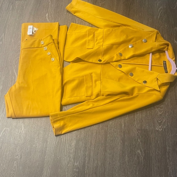 New York & Company Women Suit Sets - Picture 3 of 5